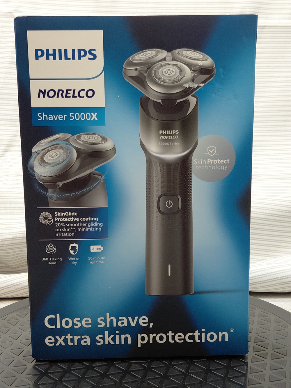 NEW IN BOX Mens Philips Norelco Wet Dry Rechargeable Shaver #5004/84 BLACK